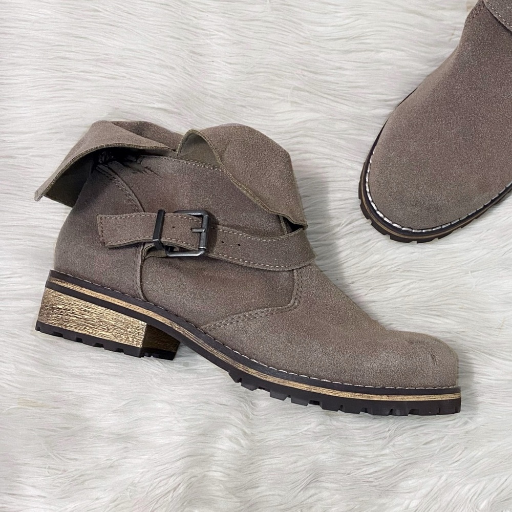 American Eagle Gray Faux Suede Leather Fold Over Buckle Work Boots Booties